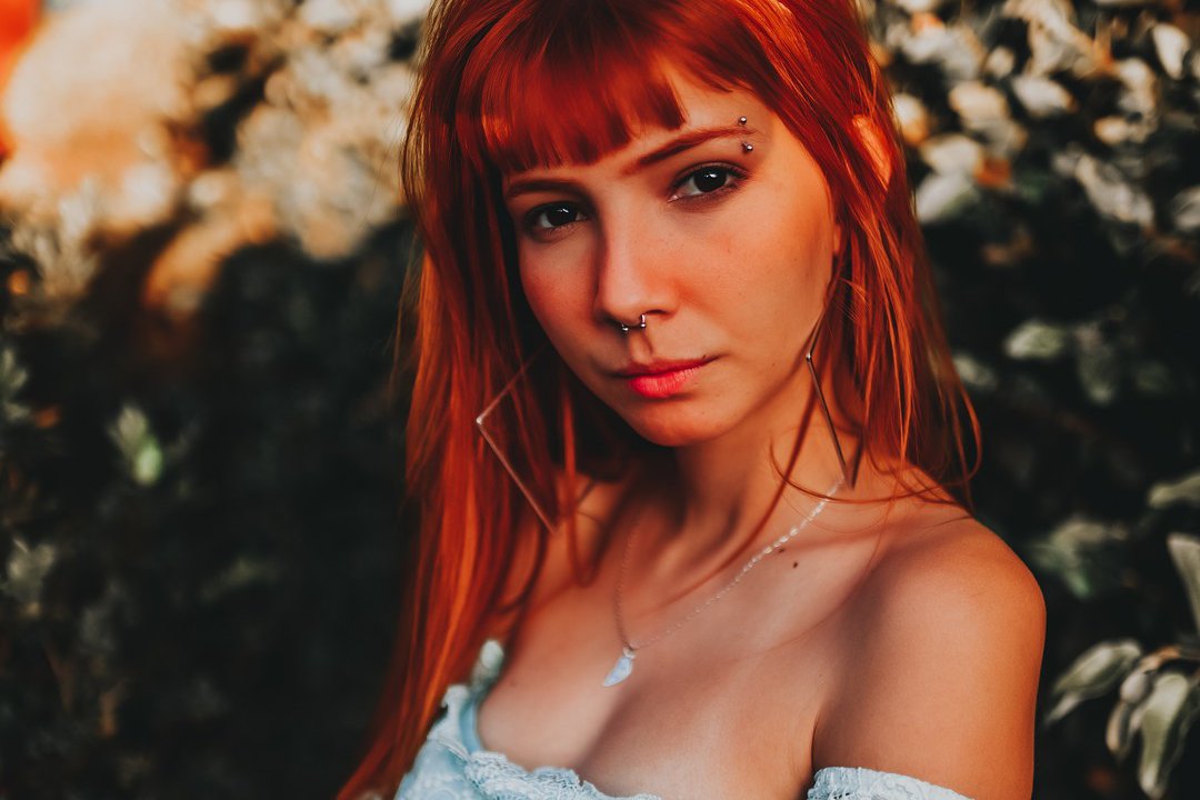 бровь прокол