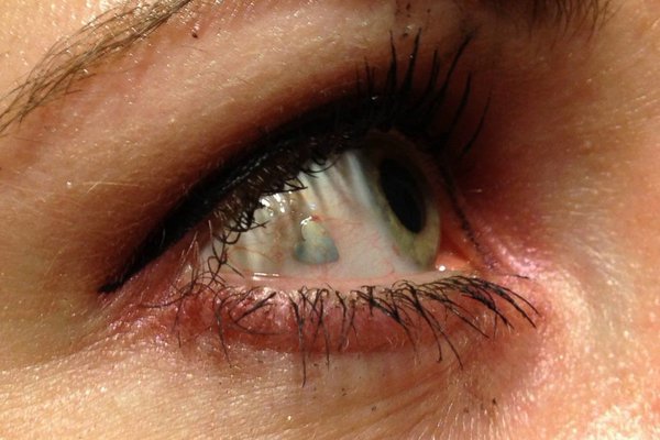 пирсинг в глазах