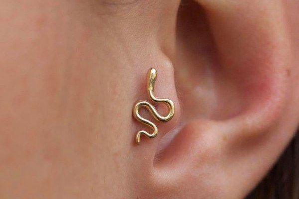 Пірсинг трагус