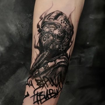 Мужские тату на плече