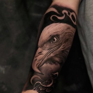 Мужские тату на плече