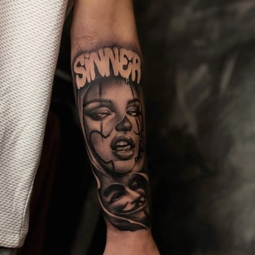 Мужские тату на плече