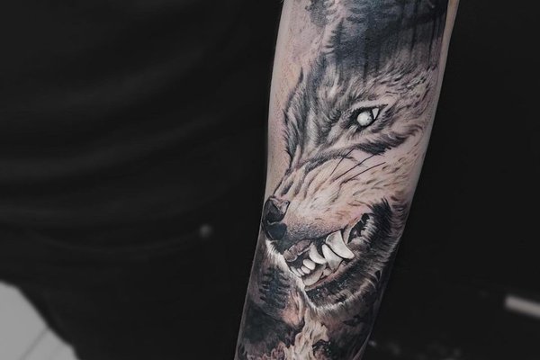 Мужские тату на плече