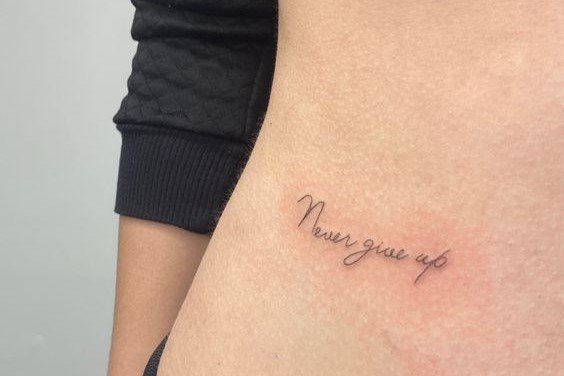тату Ніколи не здавайся, never give up тату