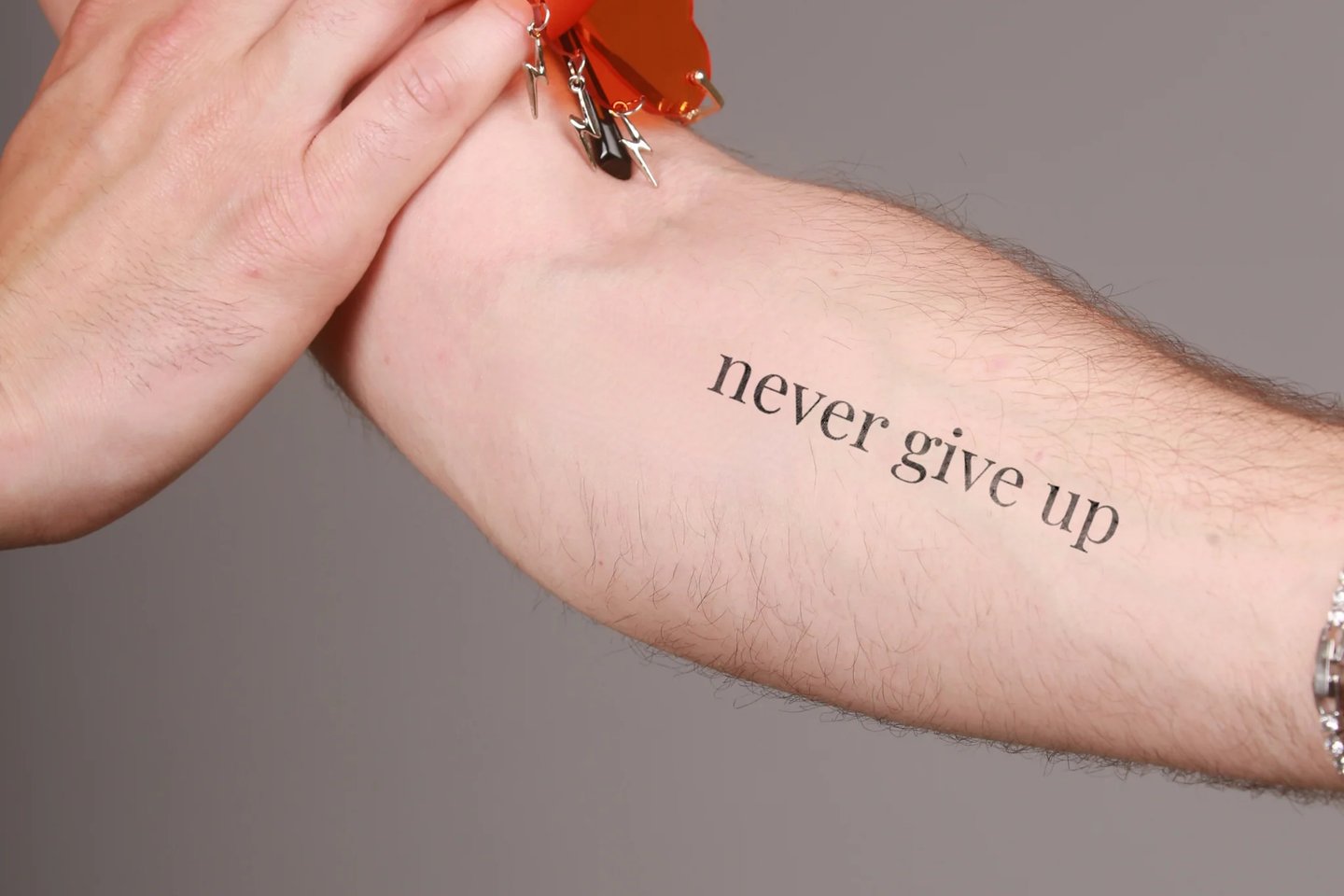 тату Ніколи не здавайся, never give up тату