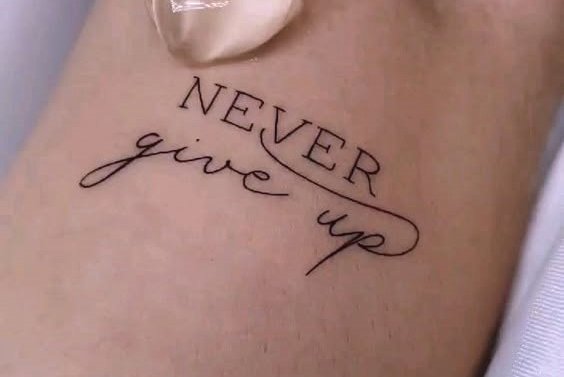 тату Ніколи не здавайся, never give up тату
