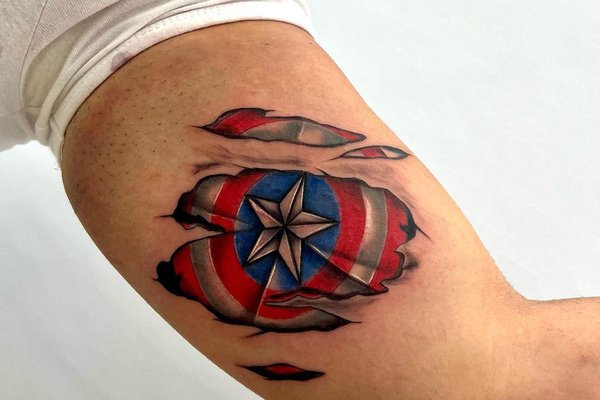Тату в стилі Марвел