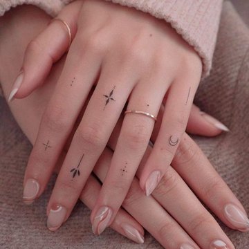 Тату на пальці жіночі