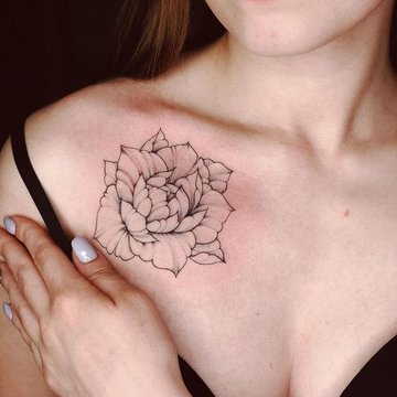 Женские тату на ключице