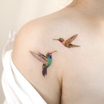 Женские тату на ключице