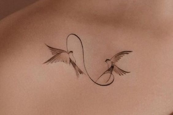 Женские тату на ключице