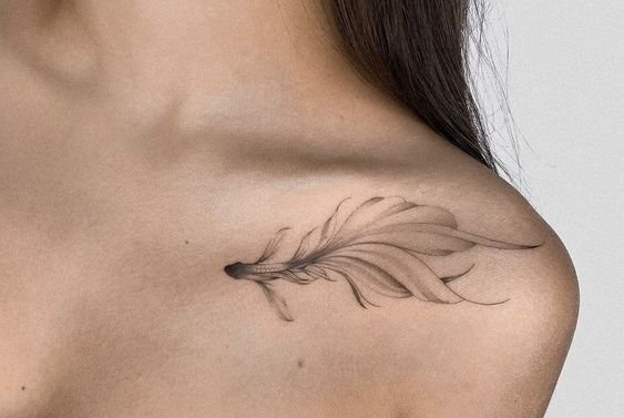 Женские тату на ключице