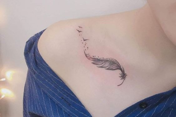 Женские тату на ключице