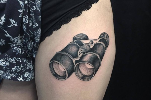 Тату-ескіз бінокль