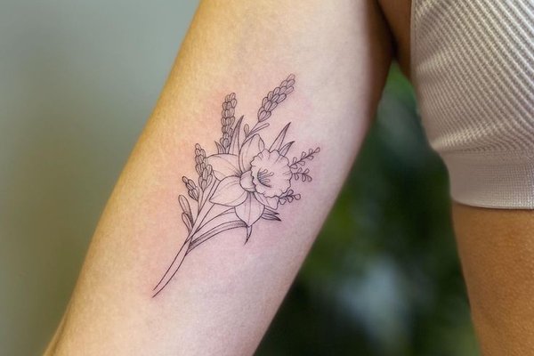 тату с нарциссом