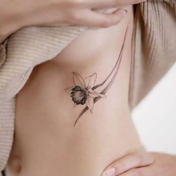 тату с нарциссом