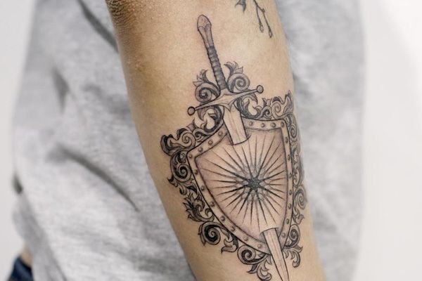 татуировка щита