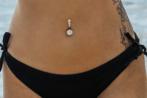 пупок с серьгой